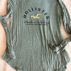 Hollister Women's Long Sleeve Tee in Heather grey with Navy & Gold Logo